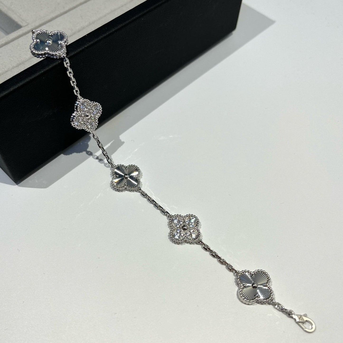 [AURORA] CLOVER 5 MOTIF LASER BRACELET COLLECTION