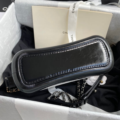 CC GABRIELLE MINI 20 HOBO BAG IN WHITE MIX BLACK CALFSKIN