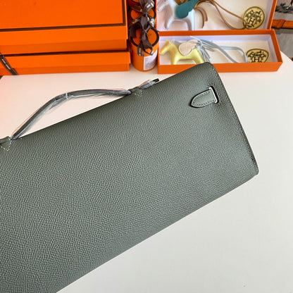 KELLY CUT 31 IN SEAFOAM GREEN CALFSKIN WITH SILVER HARDWARE