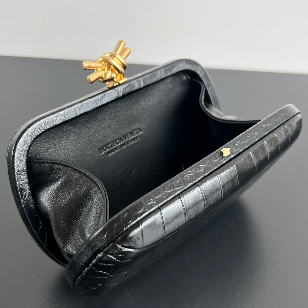 KNOT 19 IN BLACK CROCODILE PATTERN CALFSKIN