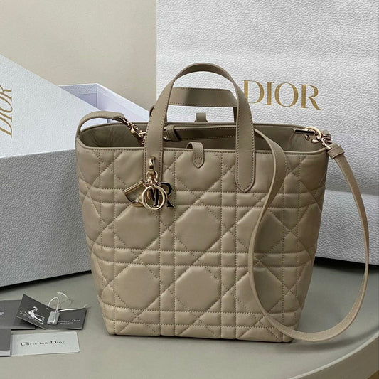 MEDIUM TOUJOURS BUCKET BAG 22 IN BEIGE CANNAGE CALFSKIN