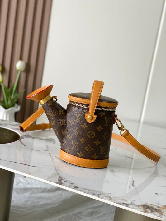 WATERING CAN BROWN WATER BOTTLE SHAPED HANDBAG