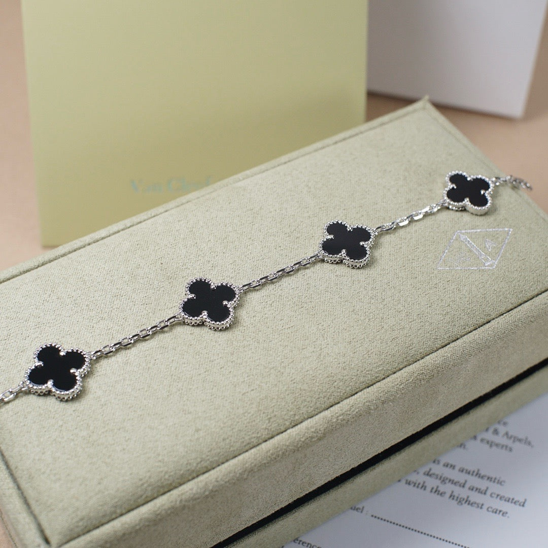 [AURORA]CLOVER 5 MOTIF ONYXS BRACELET COLLECTION