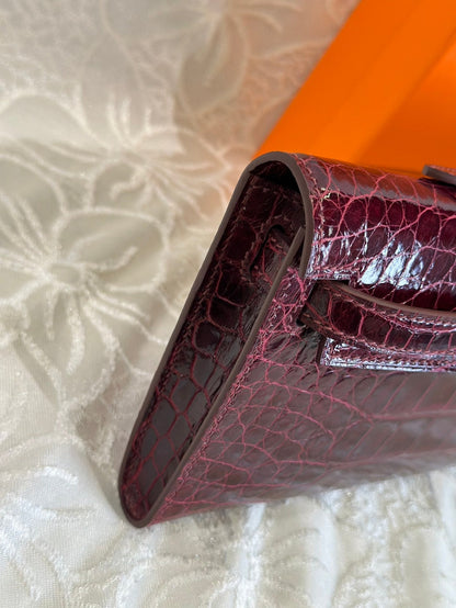KELLY CUT 31 IN SANGRIA PURPLE SHINNY ALLIGATOR LEATHER WITH SILVER HARDWARE (MADE-TO-ODER)