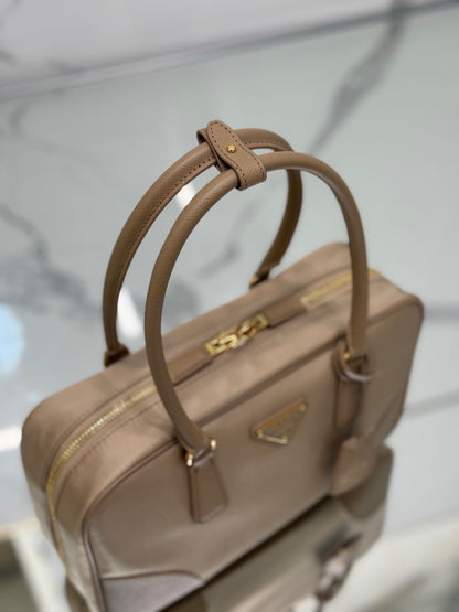 LARGE TOP HANDLE BAG 35 IN DRIED MOSS NYLON AND CALFSKIN TRIM