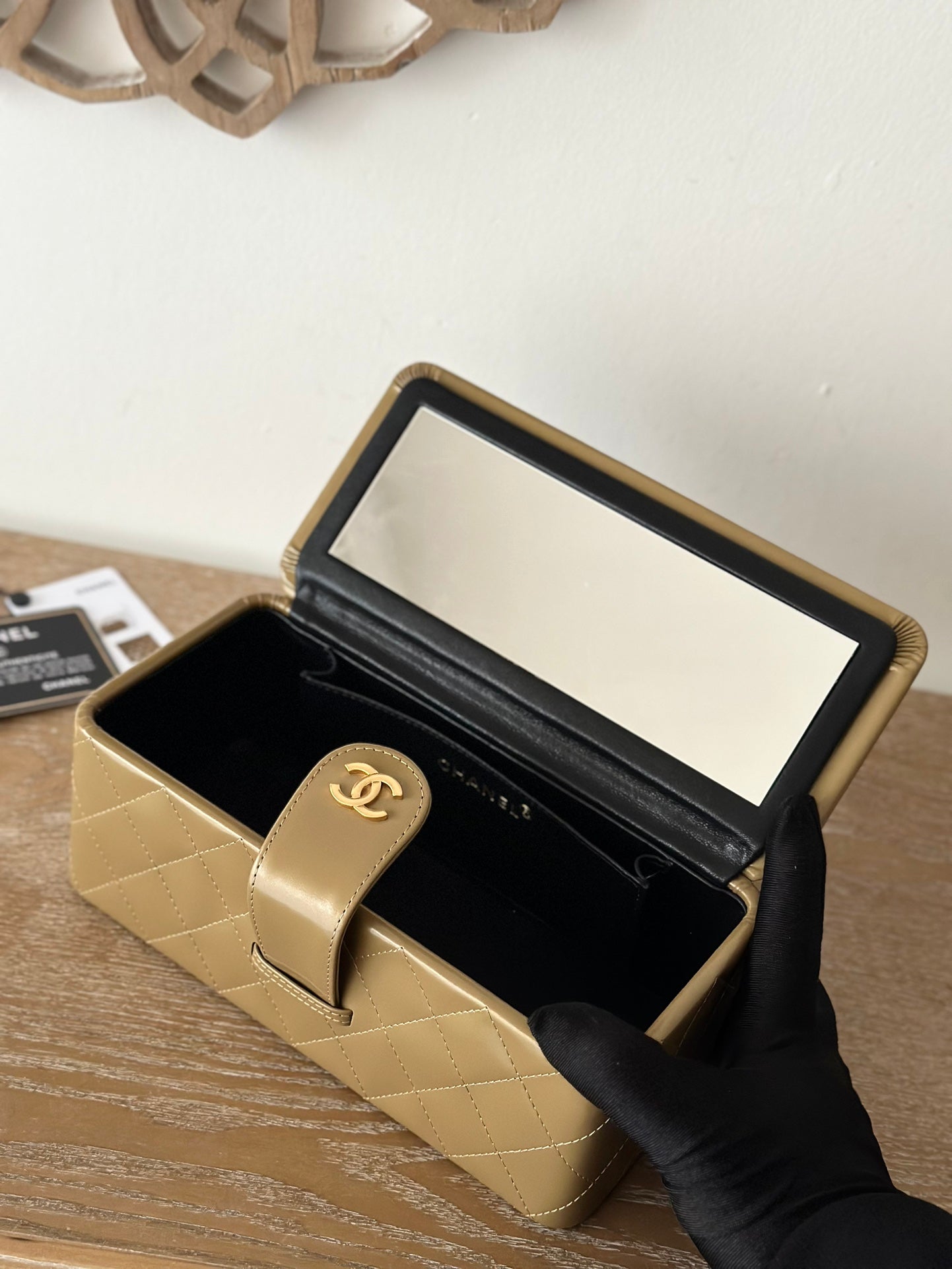 VINTAGE COSMETIC BAG 22 IN CAPE PALLISER SHINY CALFSKIN GOLD HARDWARE