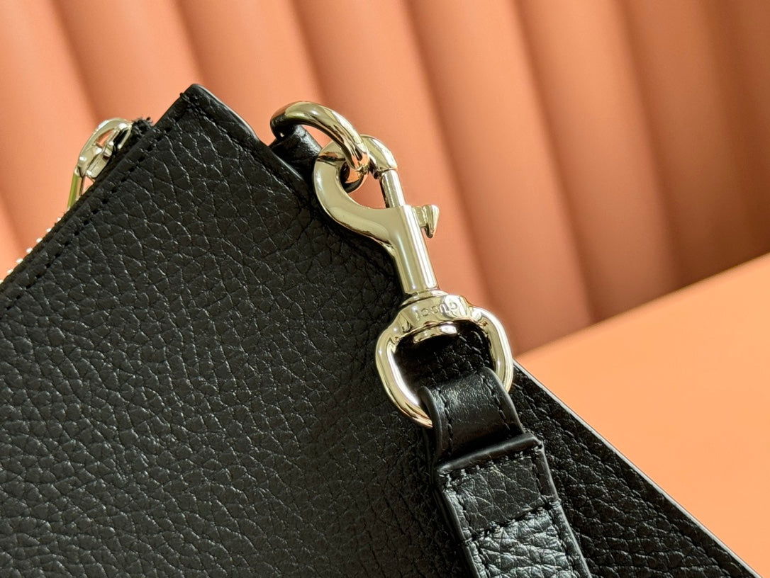 POUCH 28 IN BLACK SMOOTH CALFSKIN INLAID LOGO
