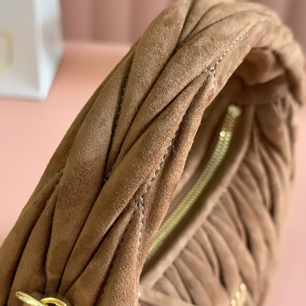 MM SUEDE HANDBAG 23 DARK BROWN