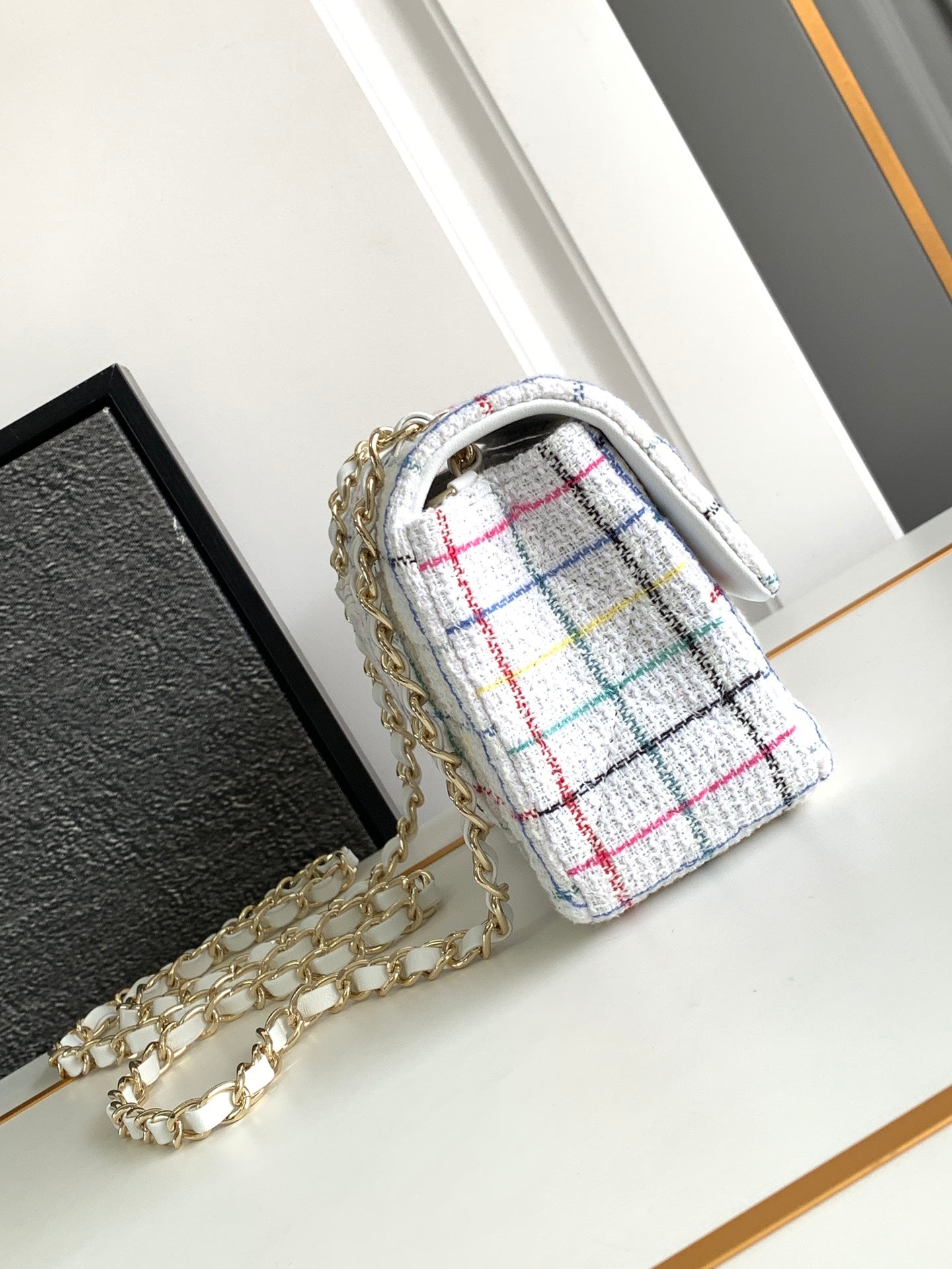 CC MEDIUM 25 FLAP BAG IN WHITE WOOL TWEED