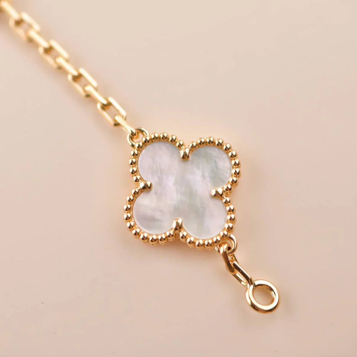[AURORA]CLOVER WHITE PEARL MOP 5 MOTIF BRACELET COLLECTION